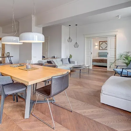 Vilnius Apartments & Suites - Gedimino Avenue